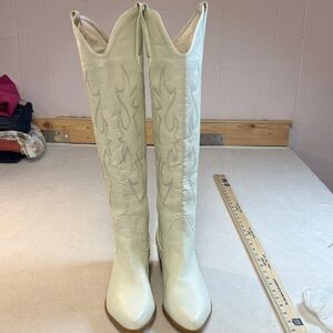 Women's Over-the-Knee White Western Boots
